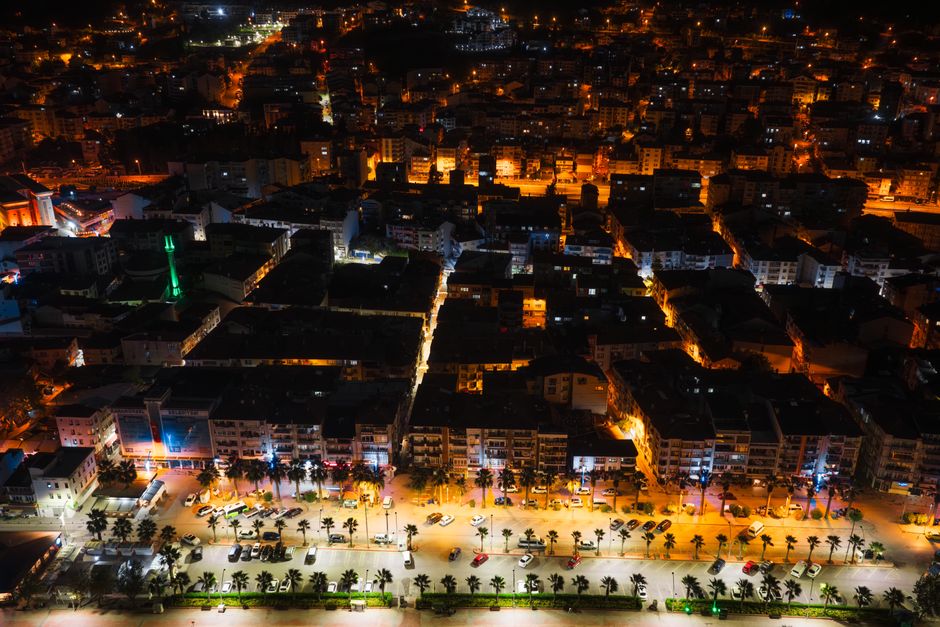 Infraestrutura Brasília. — A stunning aerial view showcasing vibrant city streets illuminated at night with vivid lights.